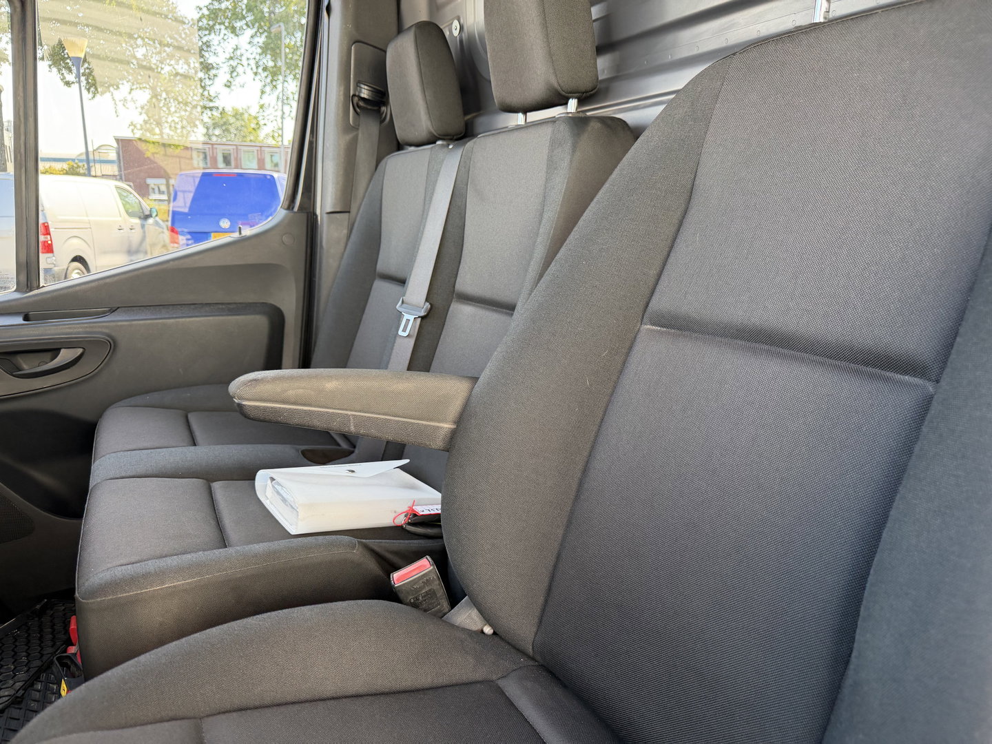 Mercedes-Benz Sprinter 315 1.9 CDI L2H2 RWD Functional / vaste prijs rijklaar € 27.950 ex btw / euro 6 / bpm vrij / imperial + trap / ingerichte laadruimte / lease vanaf € 456