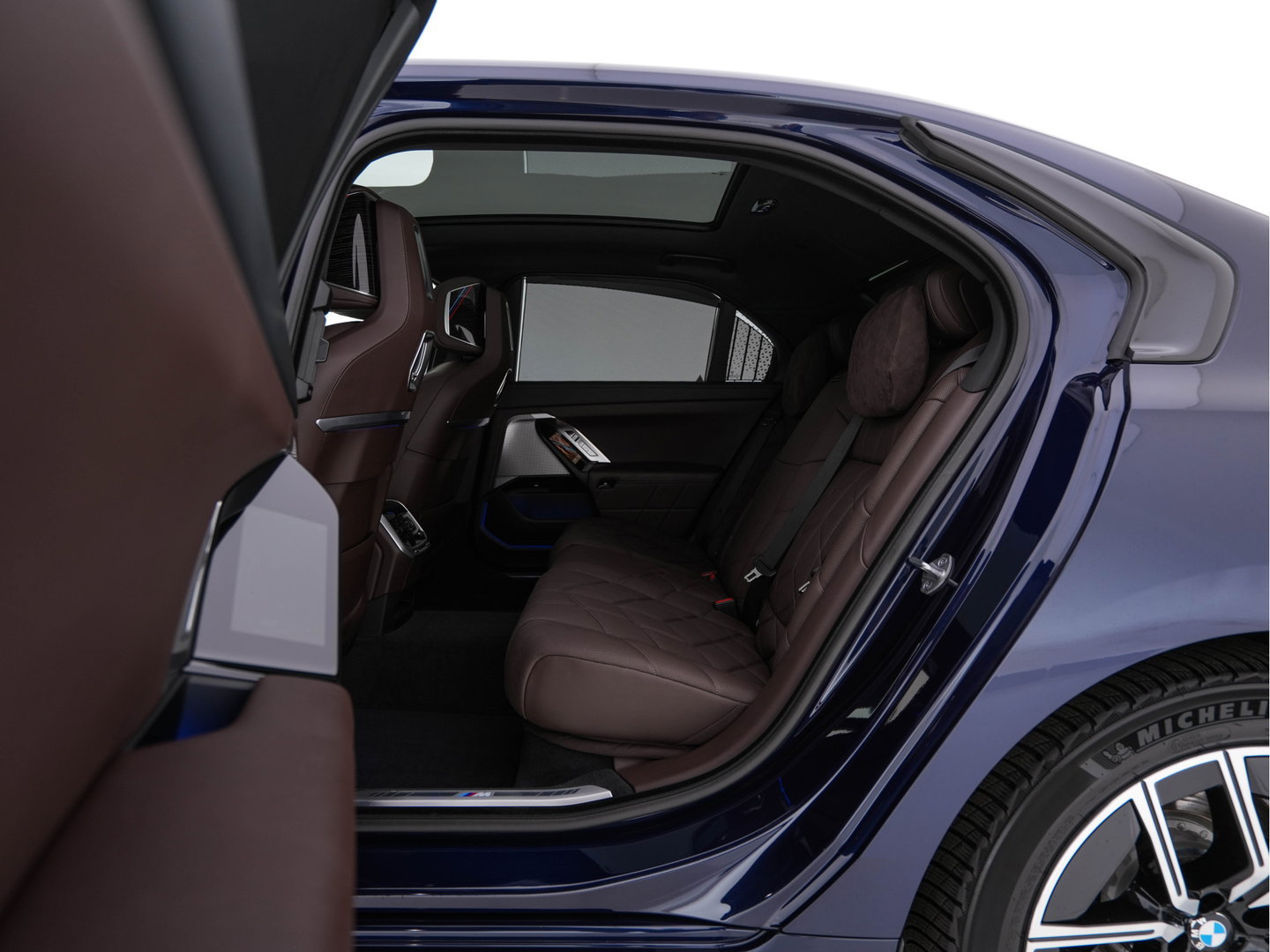 BMW i7 xDrive60 106 kWh M-Sportpack [3-Fase-11kW] {SoH-98%} (INCL-BTW) *PANO | LEATHER | FULL-LED | BLIND-SPOT | BOWERS&WILKINS | MEMORY-PACK | TOP-VIEW | VENTILATED/HEATED-COMFORTSEATS | SOFT-CLOSE | WIDE-DIGICOCKPIT | HEAD-UP | KEYLESS | ...