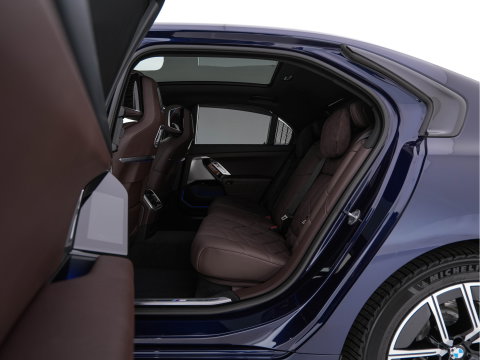 BMW i7 xDrive60 106 kWh M-Sportpack [3-Fase-11kW] {SoH-98%} (INCL-BTW) *PANO | LEATHER | FULL-LED | BLIND-SPOT | BOWERS&WILKINS | MEMORY-PACK | TOP-VIEW | VENTILATED/HEATED-COMFORTSEATS | SOFT-CLOSE | WIDE-DIGICOCKPIT | HEAD-UP | KEYLESS | ...