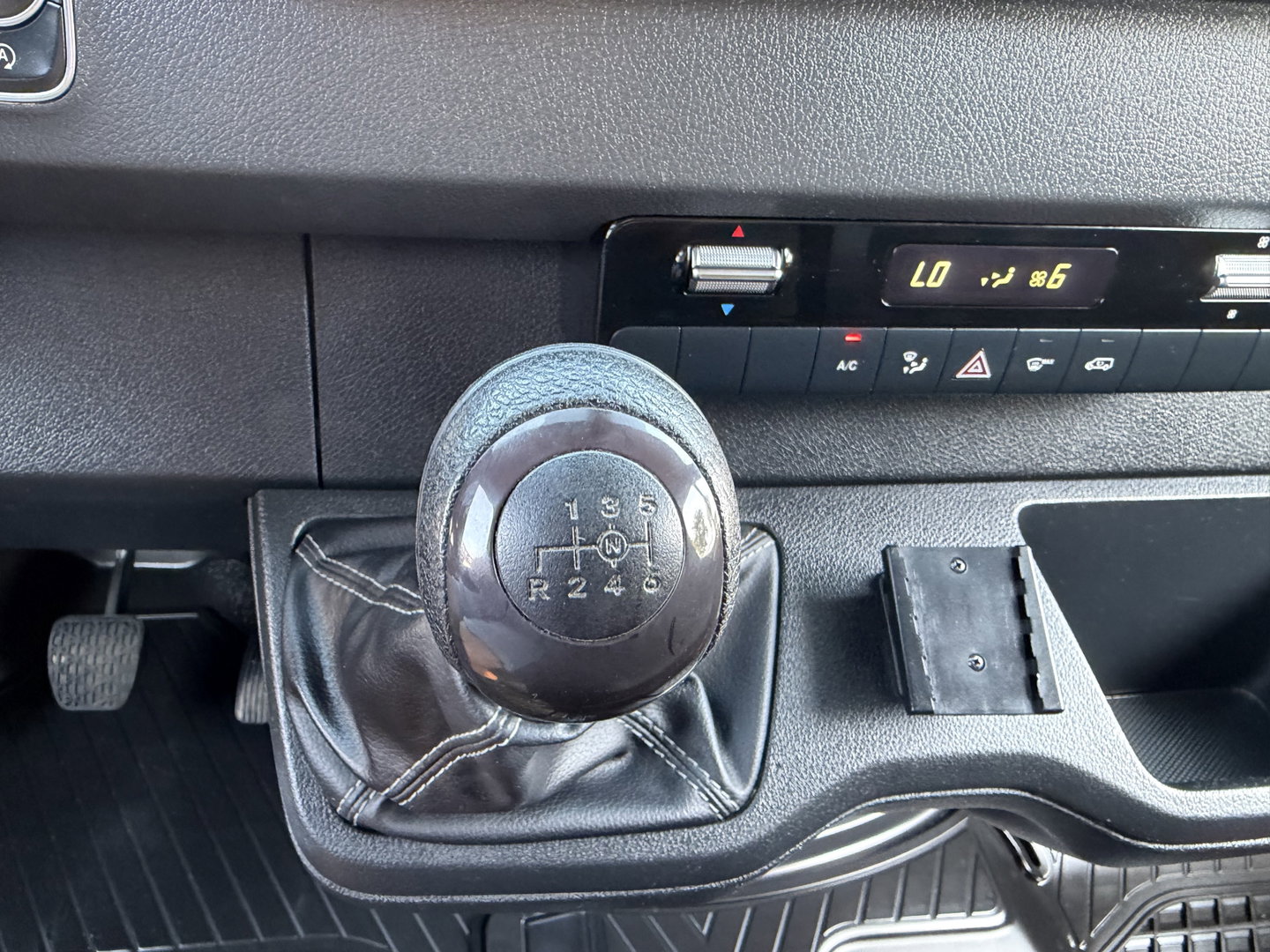 Mercedes-Benz Sprinter 315 1.9 CDI L3H2 RWD / vaste prijs rijklaar € 28.950 ex btw / euro 6 / bpm vrij / kan omgekeurd worden naar 3500 kg trekhaak ! / climate control / lease vanaf € 473