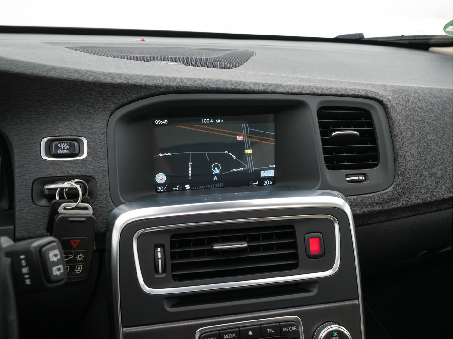 Volvo V60 2.4 D6 Twin Engine Summum Aut. *PANO | LEATHER | XENON | ADAPTIVE-CRUISE | HARMAN/KARDON | BLIS | MEMORY-PACK | HEATED-COMFORTSEATS | CAMERA | PRIVACY-GLASS | NAVI-FULLMAP | ECC | PDC | 17''ALU | TOWBAR*