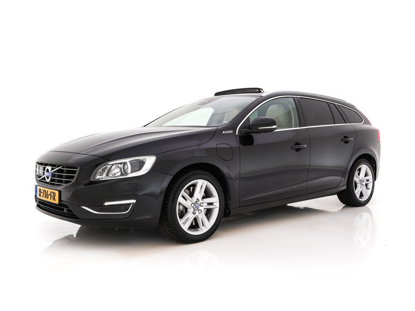 Volvo V60 2.4 D6 Twin Engine Summum Aut. *PANO | LEATHER | XENON | ADAPTIVE-CRUISE | HARMAN/KARDON | BLIS | MEMORY-PACK | HEATED-COMFORTSEATS | CAMERA | PRIVACY-GLASS | NAVI-FULLMAP | ECC | PDC | 17''ALU | TOWBAR*