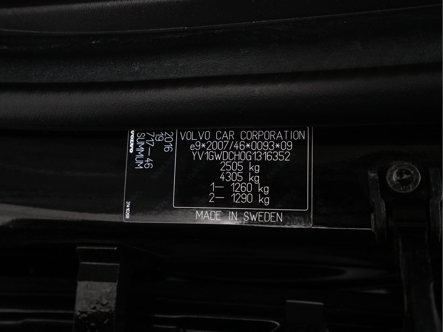Volvo V60 2.4 D6 Twin Engine Summum Aut. *PANO | LEATHER | XENON | ADAPTIVE-CRUISE | HARMAN/KARDON | BLIS | MEMORY-PACK | HEATED-COMFORTSEATS | CAMERA | PRIVACY-GLASS | NAVI-FULLMAP | ECC | PDC | 17''ALU | TOWBAR*