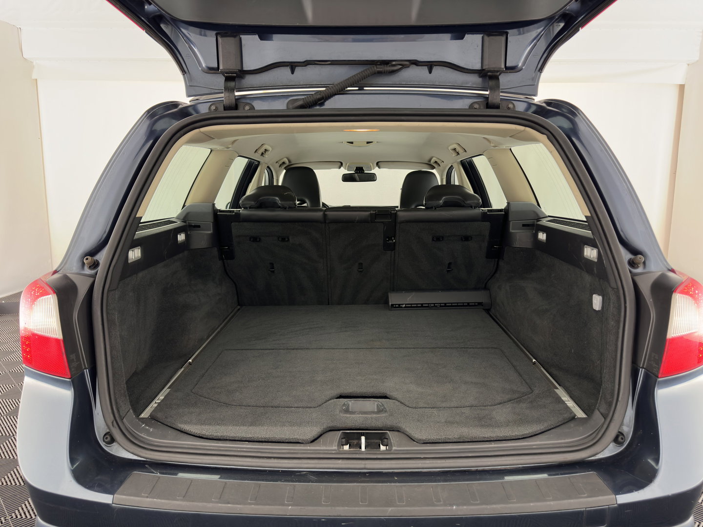 Volvo V70 2.0 Momentum *LEATHER | NAVI-FULLMAP | ECC | PDC | CRUISE | COMFORT-SEATS | 16''ALU | TOWBAR*