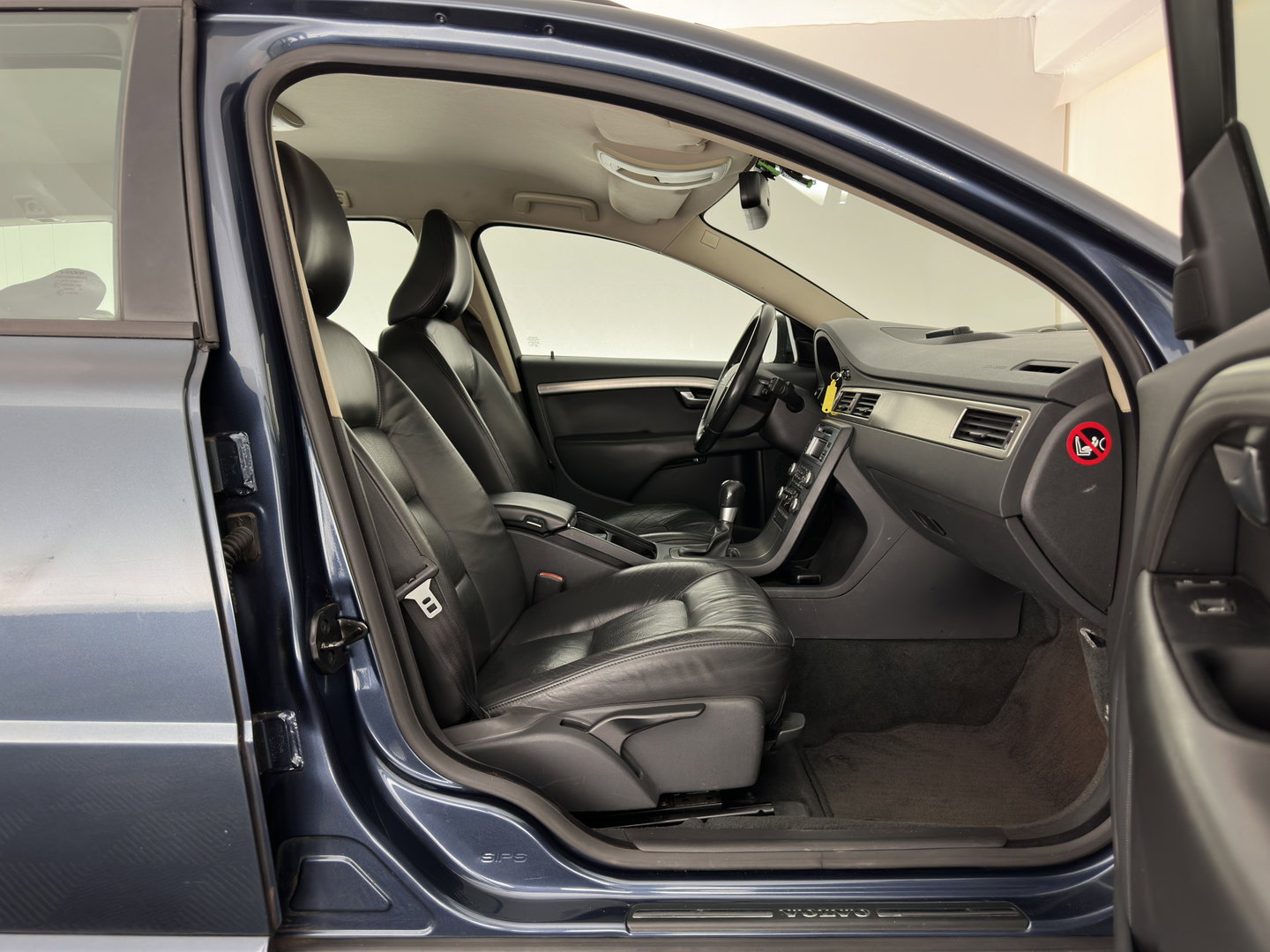 Volvo V70 2.0 Momentum *LEATHER | NAVI-FULLMAP | ECC | PDC | CRUISE | COMFORT-SEATS | 16''ALU | TOWBAR*