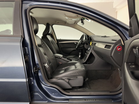 Volvo V70 2.0 Momentum *LEATHER | NAVI-FULLMAP | ECC | PDC | CRUISE | COMFORT-SEATS | 16''ALU | TOWBAR*
