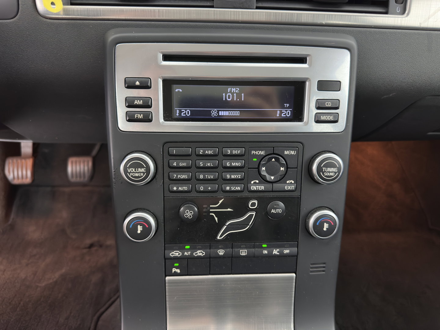 Volvo V70 2.0 Momentum *LEATHER | NAVI-FULLMAP | ECC | PDC | CRUISE | COMFORT-SEATS | 16''ALU | TOWBAR*