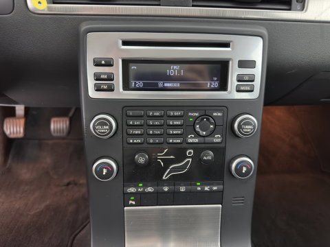Volvo V70 2.0 Momentum *LEATHER | NAVI-FULLMAP | ECC | PDC | CRUISE | COMFORT-SEATS | 16''ALU | TOWBAR*