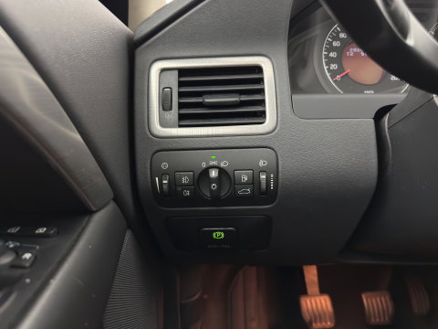 Volvo V70 2.0 Momentum *LEATHER | NAVI-FULLMAP | ECC | PDC | CRUISE | COMFORT-SEATS | 16''ALU | TOWBAR*