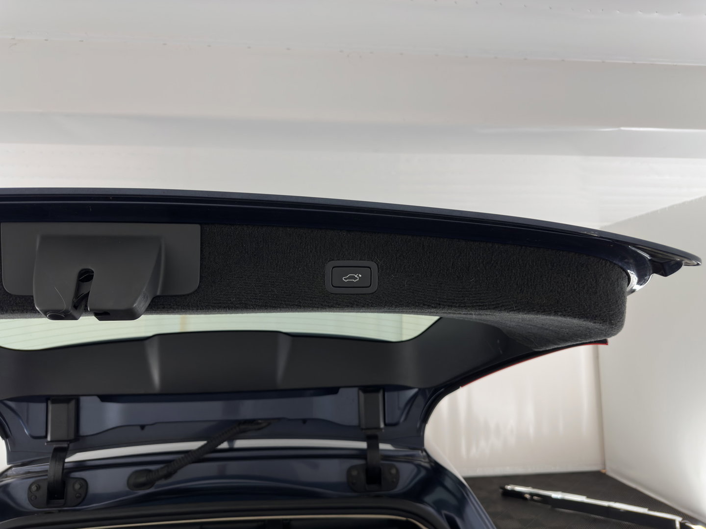 Volvo V70 2.0 Momentum *LEATHER | NAVI-FULLMAP | ECC | PDC | CRUISE | COMFORT-SEATS | 16''ALU | TOWBAR*