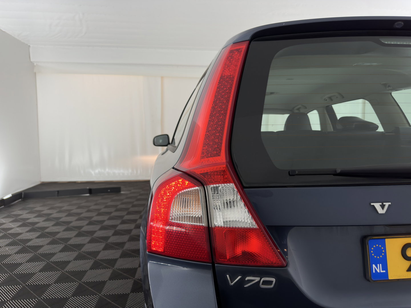 Volvo V70 2.0 Momentum *LEATHER | NAVI-FULLMAP | ECC | PDC | CRUISE | COMFORT-SEATS | 16''ALU | TOWBAR*