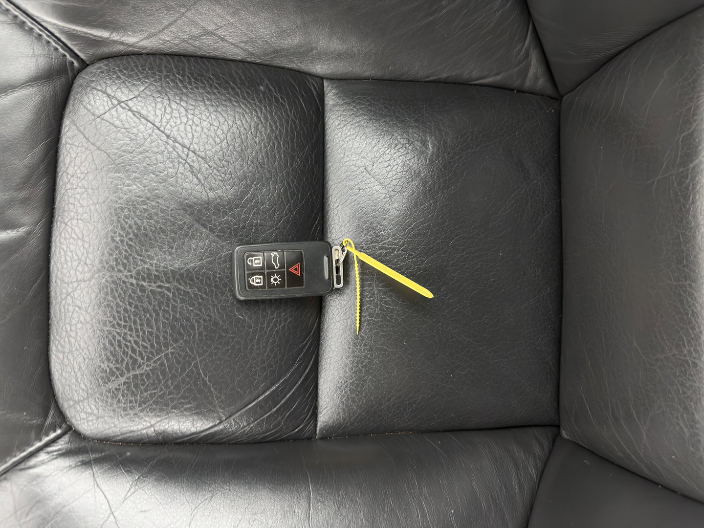 Volvo V70 2.0 Momentum *LEATHER | NAVI-FULLMAP | ECC | PDC | CRUISE | COMFORT-SEATS | 16''ALU | TOWBAR*