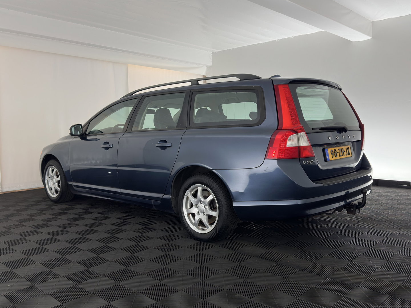 Volvo V70 2.0 Momentum *LEATHER | NAVI-FULLMAP | ECC | PDC | CRUISE | COMFORT-SEATS | 16''ALU | TOWBAR*