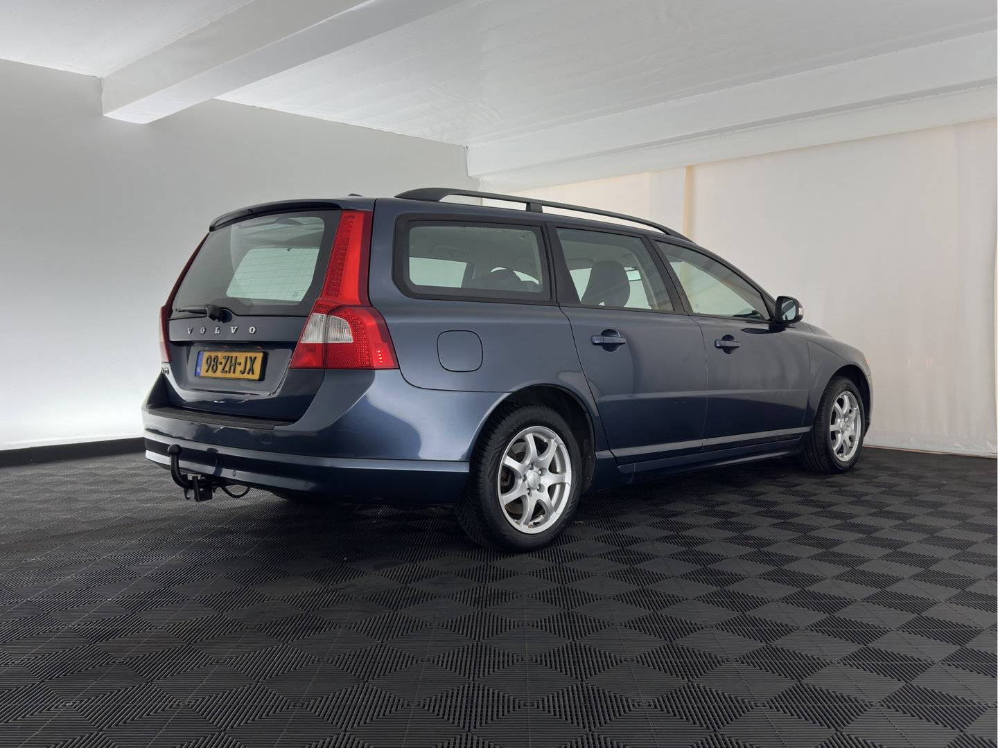 Volvo V70 2.0 Momentum *LEATHER | NAVI-FULLMAP | ECC | PDC | CRUISE | COMFORT-SEATS | 16''ALU | TOWBAR*