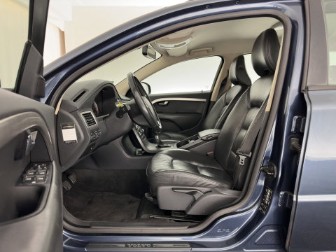 Volvo V70 2.0 Momentum *LEATHER | NAVI-FULLMAP | ECC | PDC | CRUISE | COMFORT-SEATS | 16''ALU | TOWBAR*