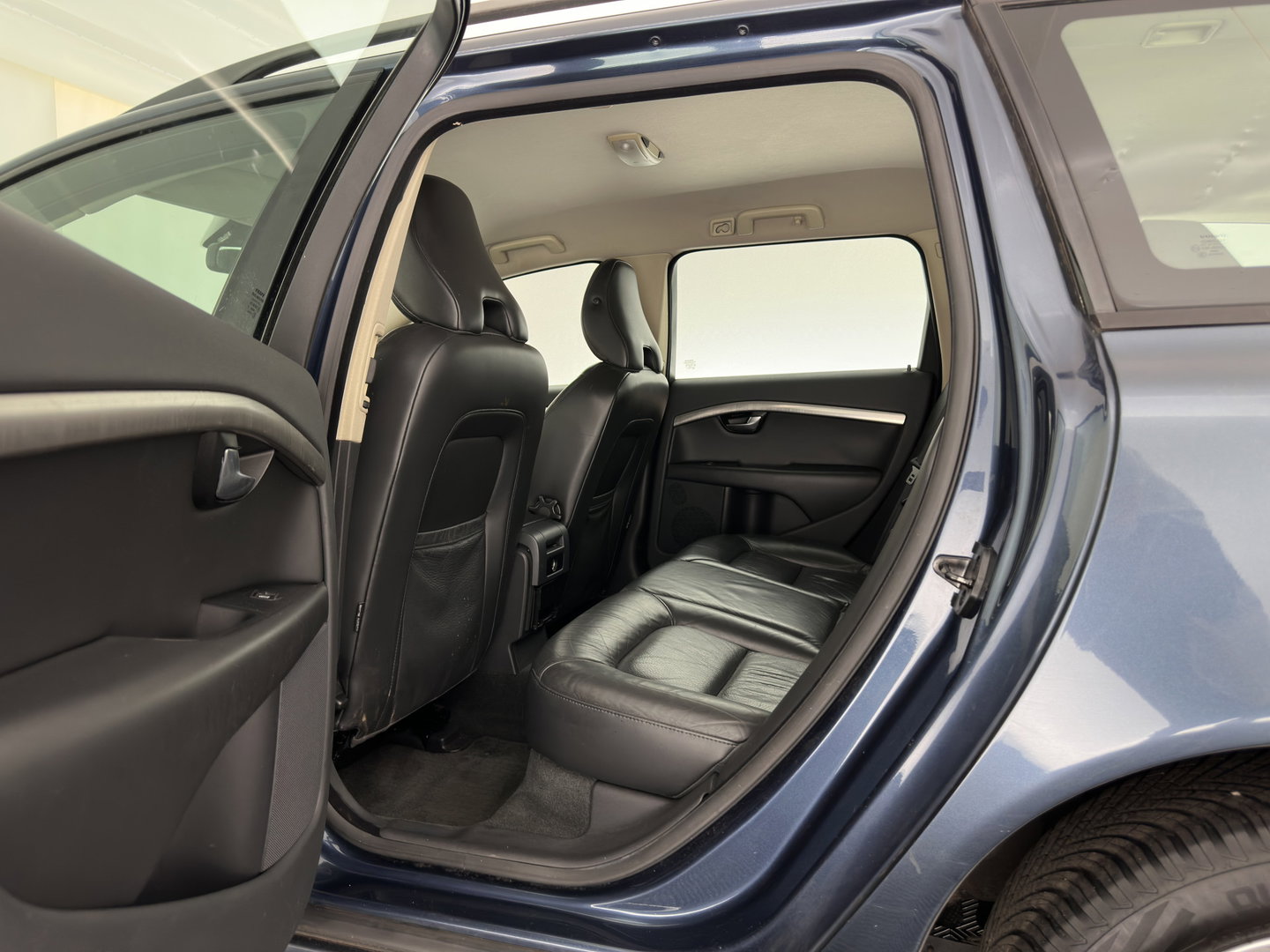 Volvo V70 2.0 Momentum *LEATHER | NAVI-FULLMAP | ECC | PDC | CRUISE | COMFORT-SEATS | 16''ALU | TOWBAR*