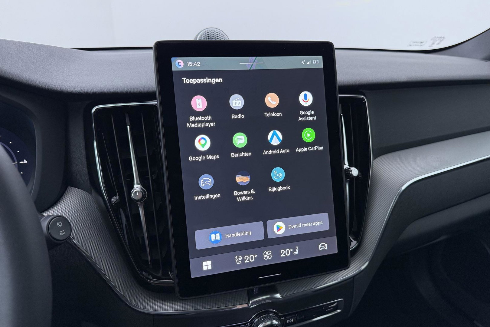Volvo XC60 T6 Plug-in hybrid Plus Black Edition | ACC | Bowers&Wilkins | Panoramadak | Trekhaak | 360° Camera | Massage+Ventilatie | Head-Up | 21 Inch