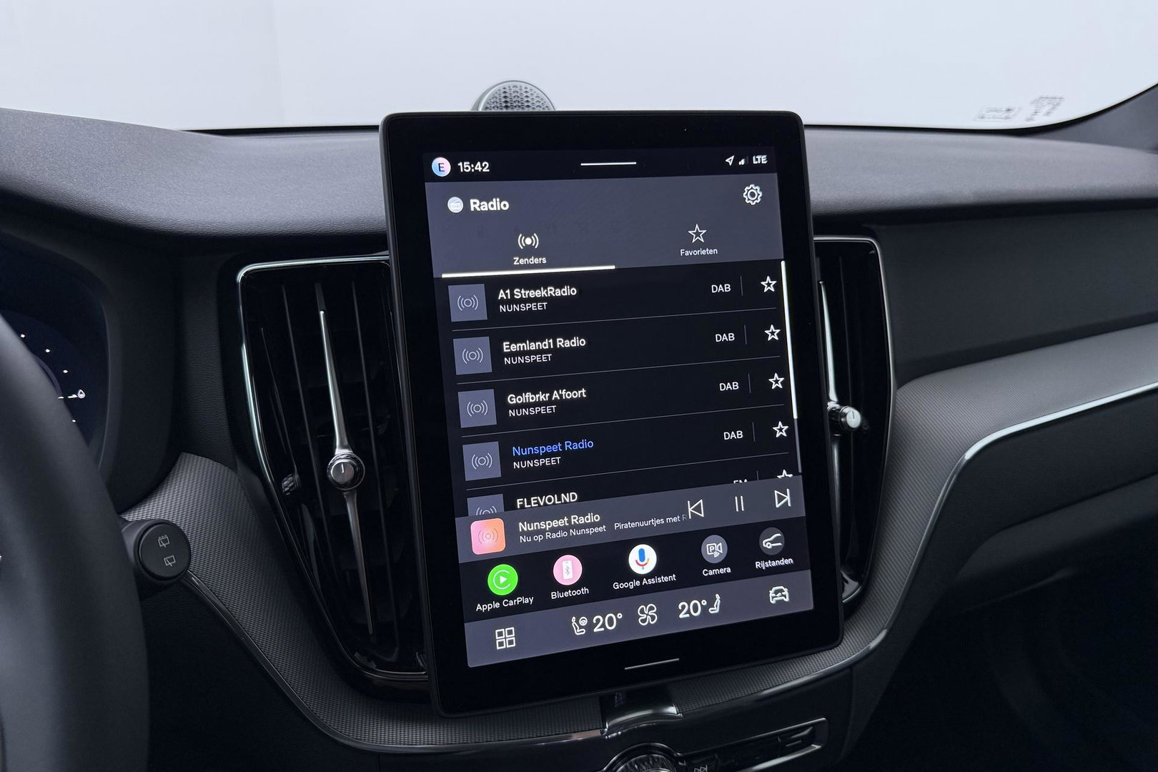Volvo XC60 T6 Plug-in hybrid Plus Black Edition | ACC | Bowers&Wilkins | Panoramadak | Trekhaak | 360° Camera | Massage+Ventilatie | Head-Up | 21 Inch