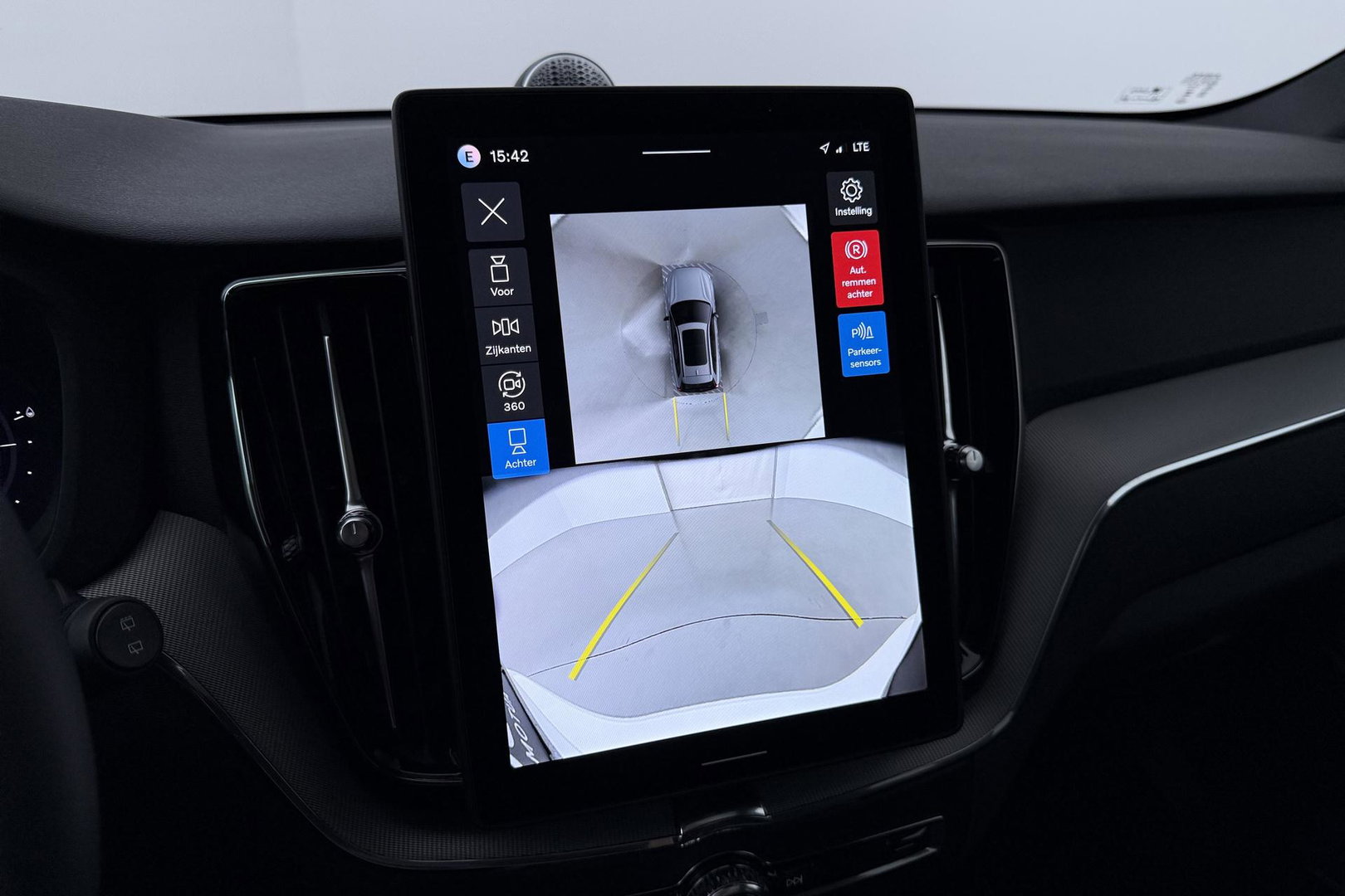 Volvo XC60 T6 Plug-in hybrid Plus Black Edition | ACC | Bowers&Wilkins | Panoramadak | Trekhaak | 360° Camera | Massage+Ventilatie | Head-Up | 21 Inch
