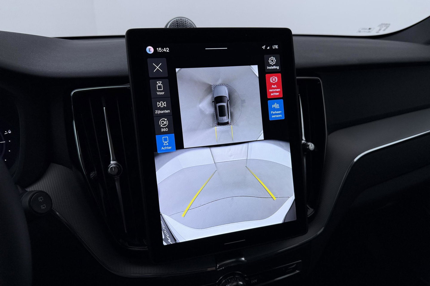 Volvo XC60 T6 Plug-in hybrid Plus Black Edition | ACC | Bowers&Wilkins | Panoramadak | Trekhaak | 360° Camera | Massage+Ventilatie | Head-Up | 21 Inch