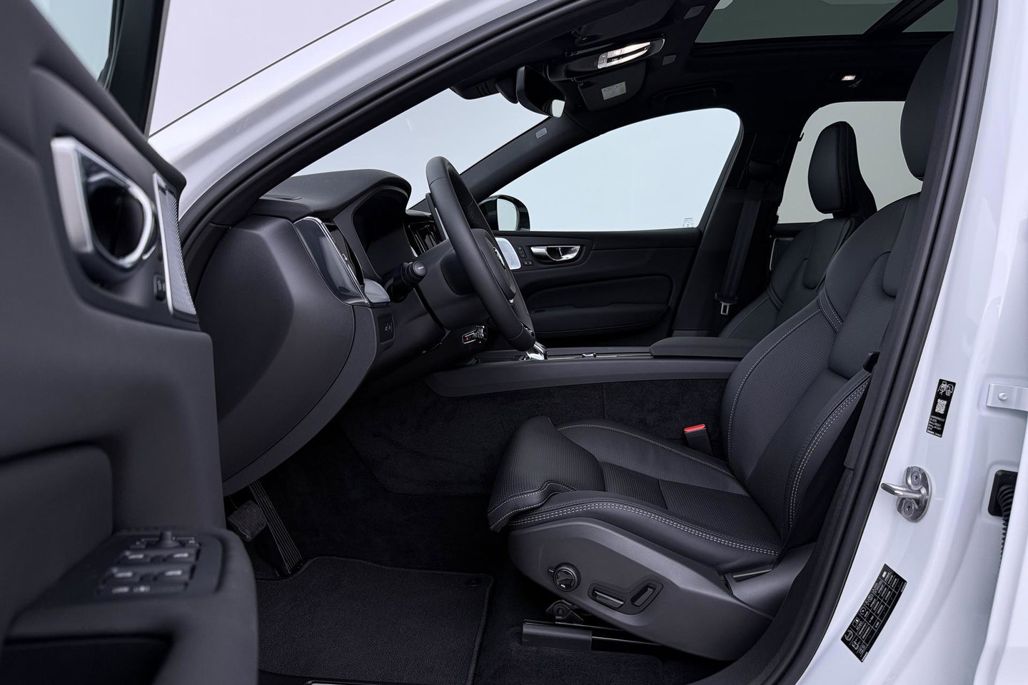 Volvo XC60 T6 Plug-in hybrid Plus Black Edition | ACC | Bowers&Wilkins | Panoramadak | Trekhaak | 360° Camera | Massage+Ventilatie | Head-Up | 21 Inch