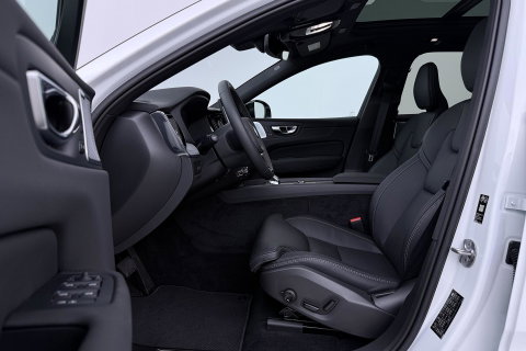Volvo XC60 T6 Plug-in hybrid Plus Black Edition | ACC | Bowers&Wilkins | Panoramadak | Trekhaak | 360° Camera | Massage+Ventilatie | Head-Up | 21 Inch