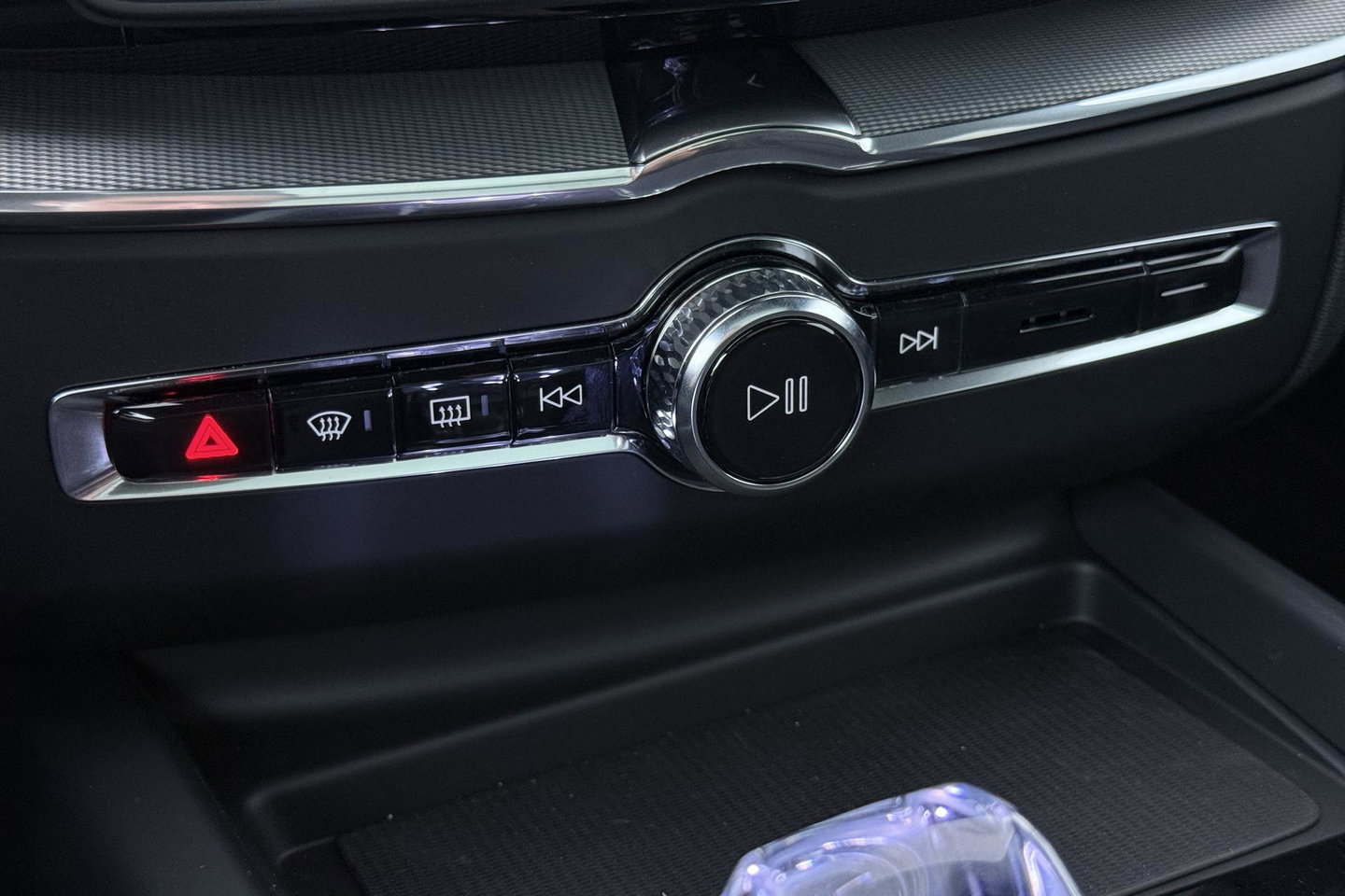 Volvo XC60 T6 Plug-in hybrid Plus Black Edition | ACC | Bowers&Wilkins | Panoramadak | Trekhaak | 360° Camera | Massage+Ventilatie | Head-Up | 21 Inch