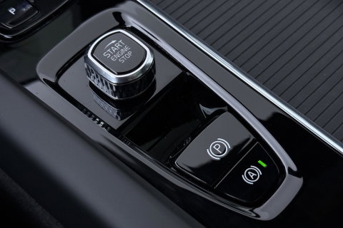 Volvo XC60 T6 Plug-in hybrid Plus Black Edition | ACC | Bowers&Wilkins | Panoramadak | Trekhaak | 360° Camera | Massage+Ventilatie | Head-Up | 21 Inch