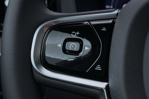 Volvo XC60 T6 Plug-in hybrid Plus Black Edition | ACC | Bowers&Wilkins | Panoramadak | Trekhaak | 360° Camera | Massage+Ventilatie | Head-Up | 21 Inch