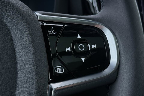 Volvo XC60 T6 Plug-in hybrid Plus Black Edition | ACC | Bowers&Wilkins | Panoramadak | Trekhaak | 360° Camera | Massage+Ventilatie | Head-Up | 21 Inch