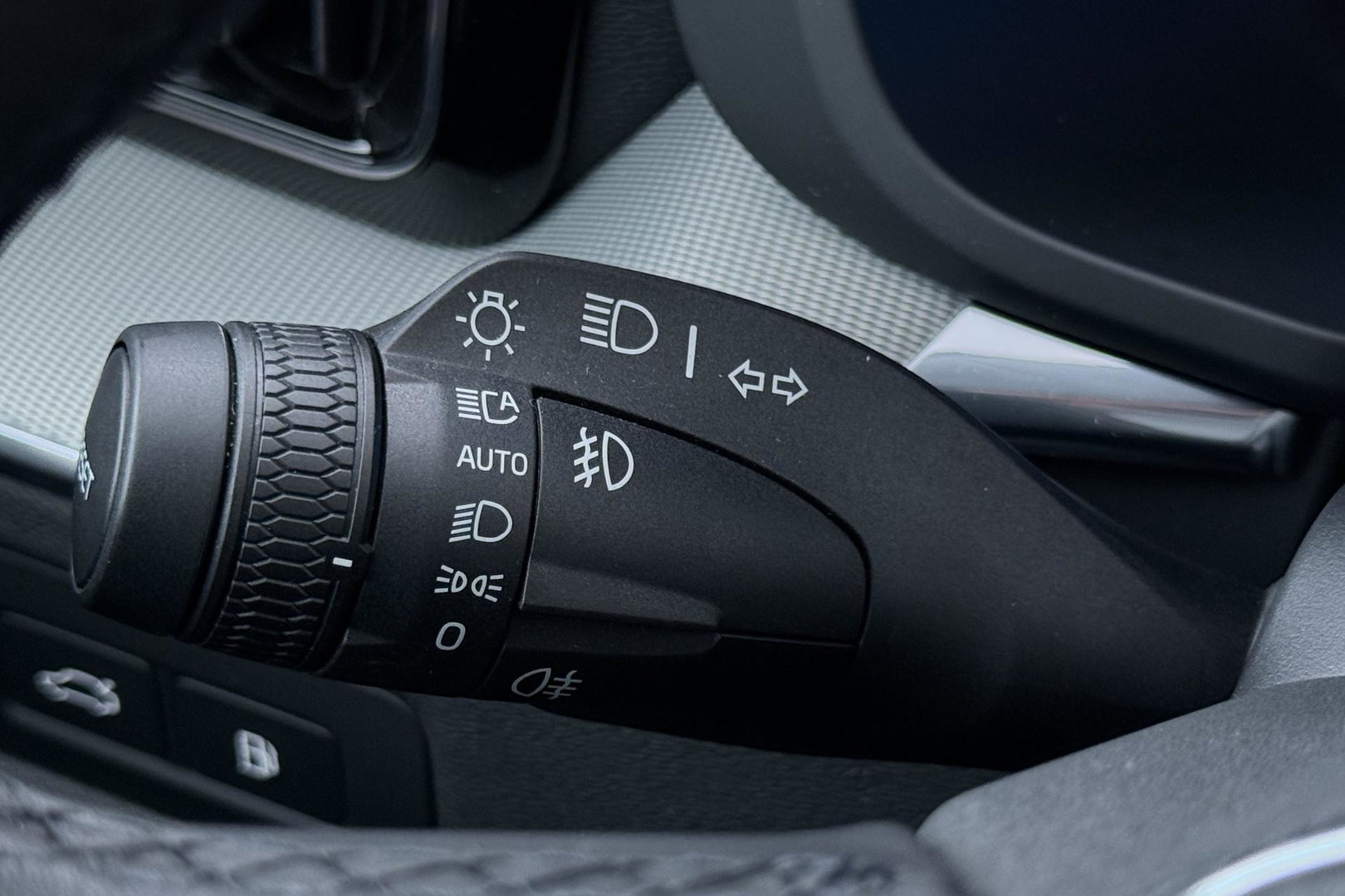 Volvo XC60 T6 Plug-in hybrid Plus Black Edition | ACC | Bowers&Wilkins | Panoramadak | Trekhaak | 360° Camera | Massage+Ventilatie | Head-Up | 21 Inch