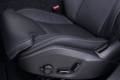 Volvo XC60 T6 Plug-in hybrid Plus Black Edition | ACC | Bowers&Wilkins | Panoramadak | Trekhaak | 360° Camera | Massage+Ventilatie | Head-Up | 21 Inch