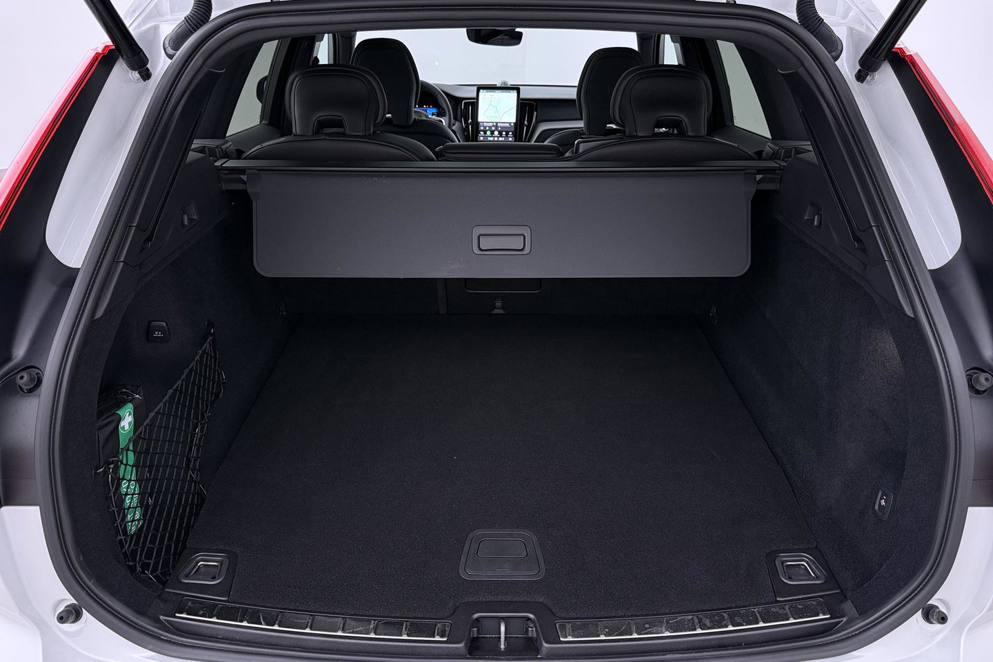 Volvo XC60 T6 Plug-in hybrid Plus Black Edition | ACC | Bowers&Wilkins | Panoramadak | Trekhaak | 360° Camera | Massage+Ventilatie | Head-Up | 21 Inch