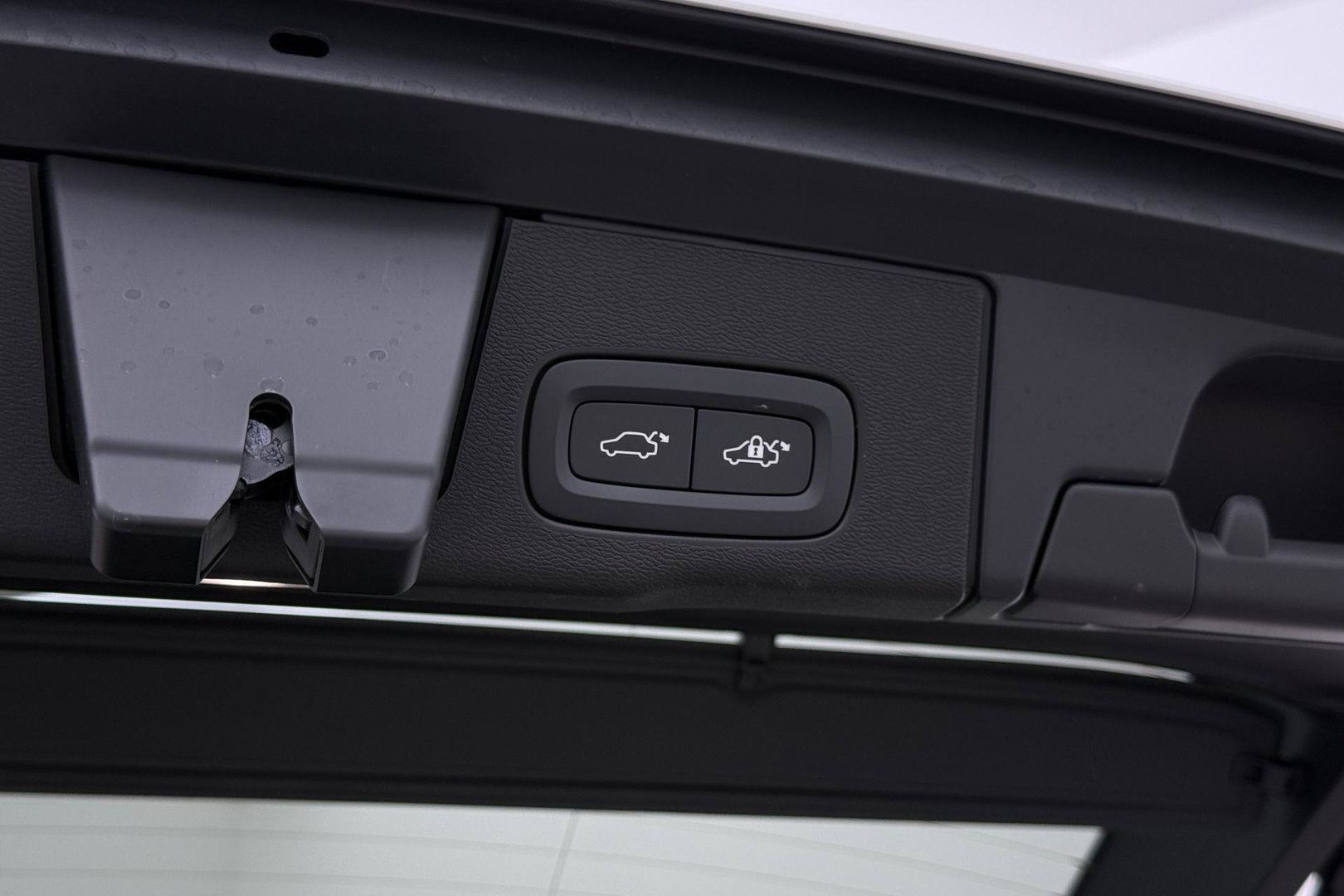 Volvo XC60 T6 Plug-in hybrid Plus Black Edition | ACC | Bowers&Wilkins | Panoramadak | Trekhaak | 360° Camera | Massage+Ventilatie | Head-Up | 21 Inch