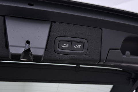 Volvo XC60 T6 Plug-in hybrid Plus Black Edition | ACC | Bowers&Wilkins | Panoramadak | Trekhaak | 360° Camera | Massage+Ventilatie | Head-Up | 21 Inch