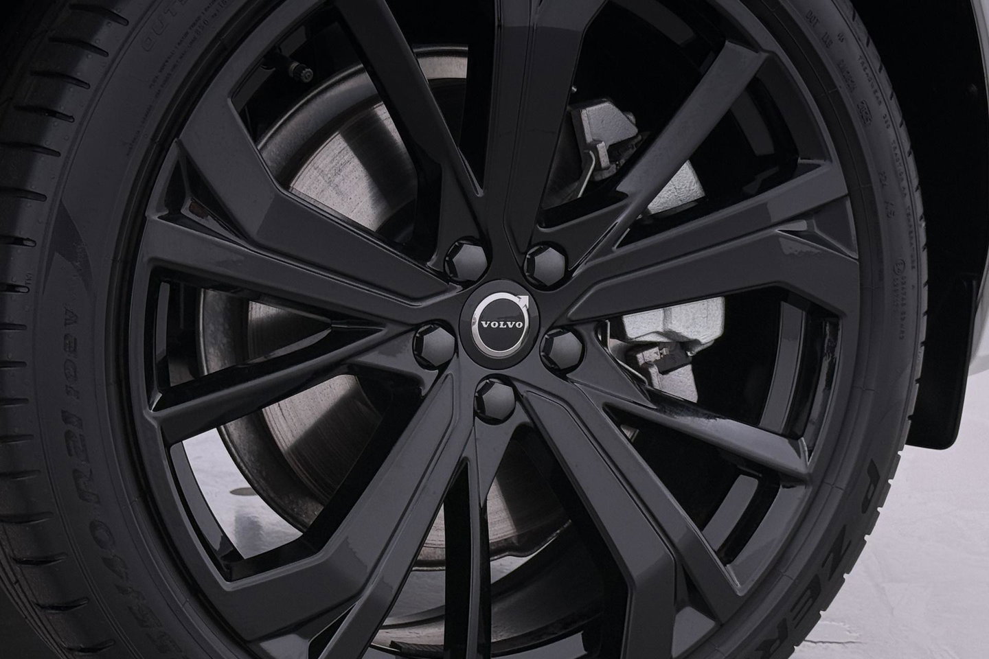 Volvo XC60 T6 Plug-in hybrid Plus Black Edition | ACC | Bowers&Wilkins | Panoramadak | Trekhaak | 360° Camera | Massage+Ventilatie | Head-Up | 21 Inch