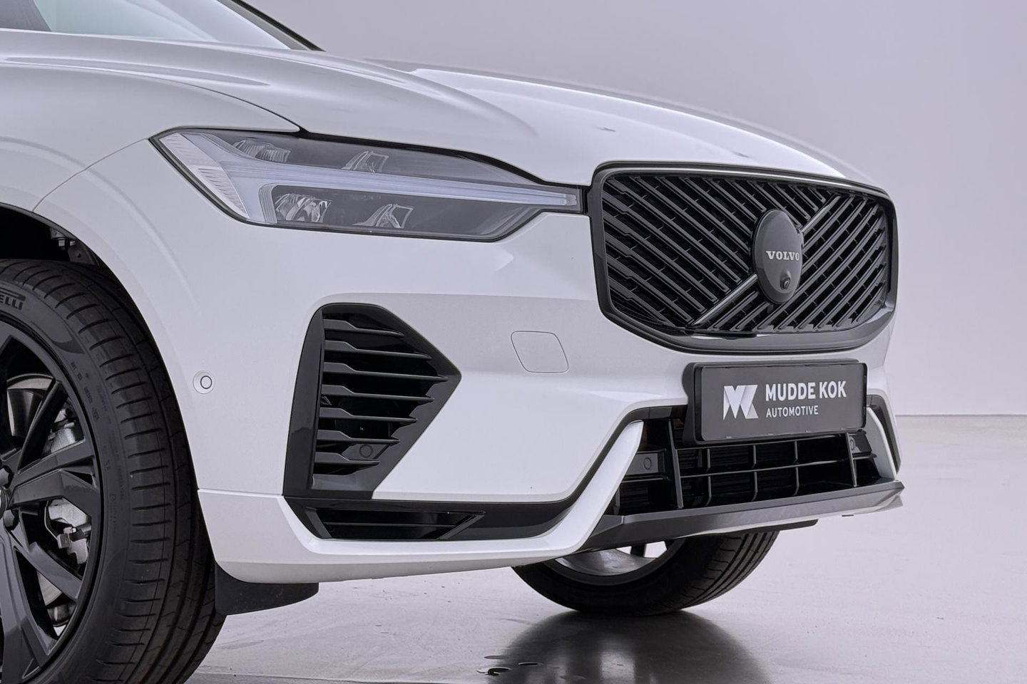 Volvo XC60 T6 Plug-in hybrid Plus Black Edition | ACC | Bowers&Wilkins | Panoramadak | Trekhaak | 360° Camera | Massage+Ventilatie | Head-Up | 21 Inch