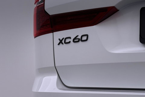 Volvo XC60 T6 Plug-in hybrid Plus Black Edition | ACC | Bowers&Wilkins | Panoramadak | Trekhaak | 360° Camera | Massage+Ventilatie | Head-Up | 21 Inch
