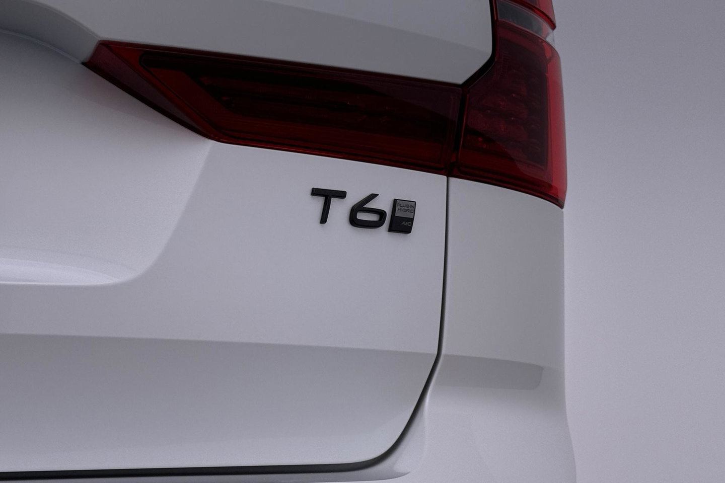 Volvo XC60 T6 Plug-in hybrid Plus Black Edition | ACC | Bowers&Wilkins | Panoramadak | Trekhaak | 360° Camera | Massage+Ventilatie | Head-Up | 21 Inch