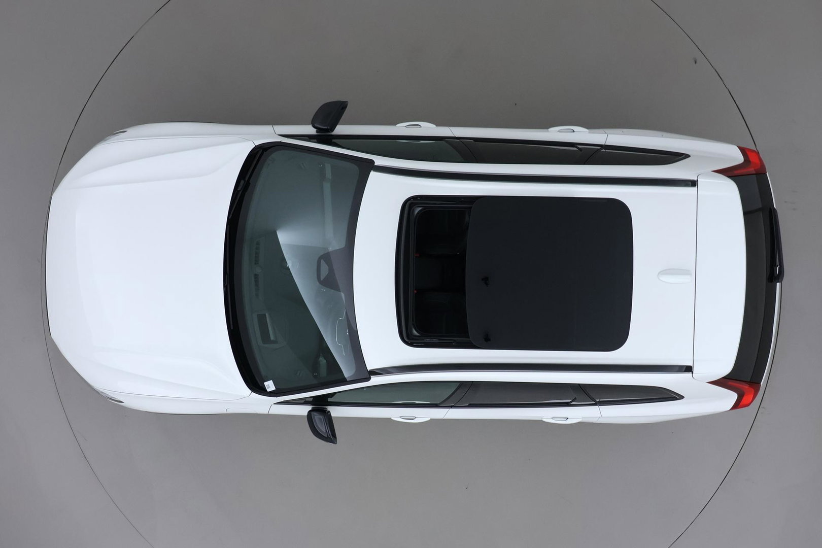 Volvo XC60 T6 Plug-in hybrid Plus Black Edition | ACC | Bowers&Wilkins | Panoramadak | Trekhaak | 360° Camera | Massage+Ventilatie | Head-Up | 21 Inch