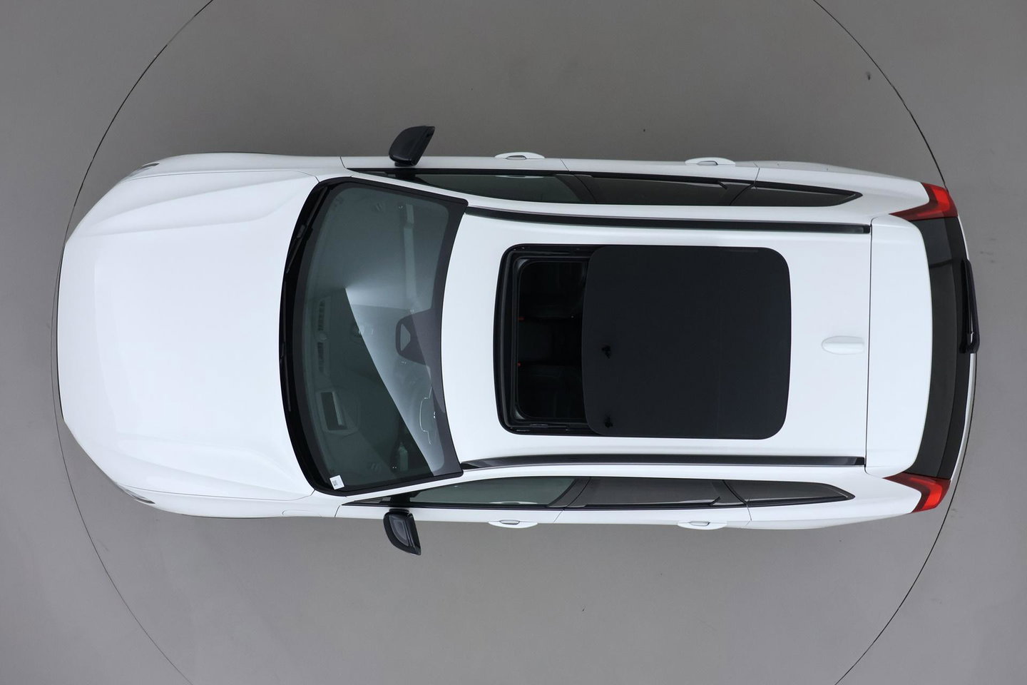 Volvo XC60 T6 Plug-in hybrid Plus Black Edition | ACC | Bowers&Wilkins | Panoramadak | Trekhaak | 360° Camera | Massage+Ventilatie | Head-Up | 21 Inch