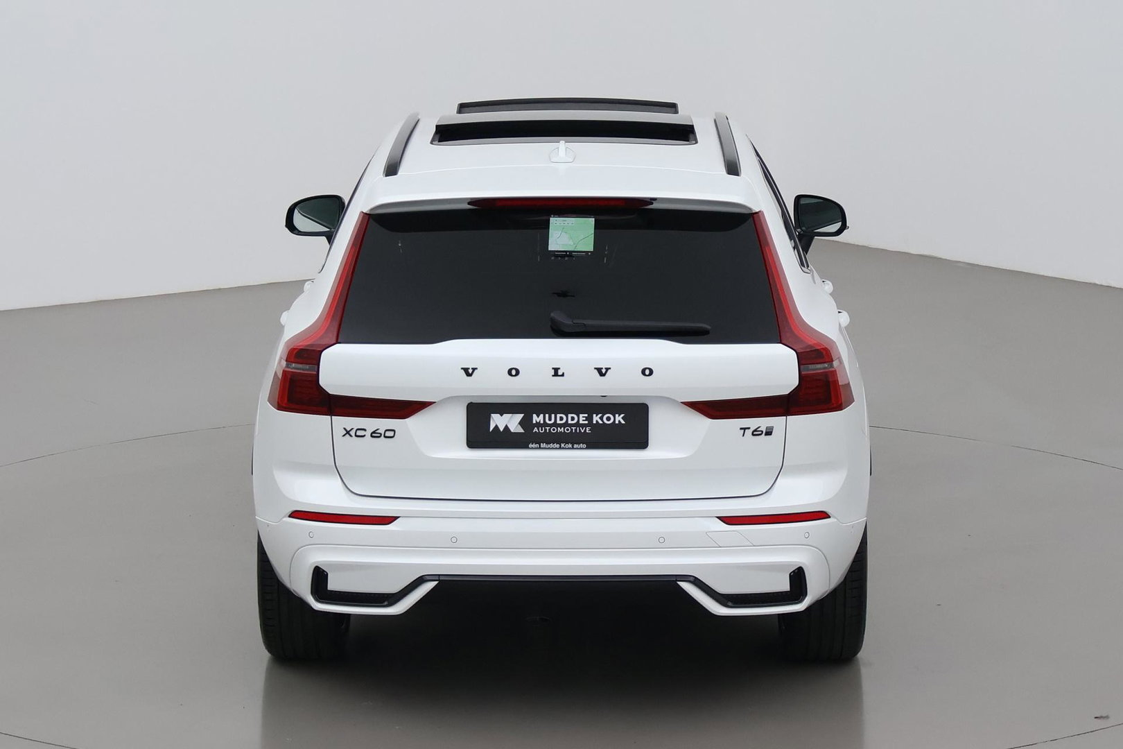 Volvo XC60 T6 Plug-in hybrid Plus Black Edition | ACC | Bowers&Wilkins | Panoramadak | Trekhaak | 360° Camera | Massage+Ventilatie | Head-Up | 21 Inch