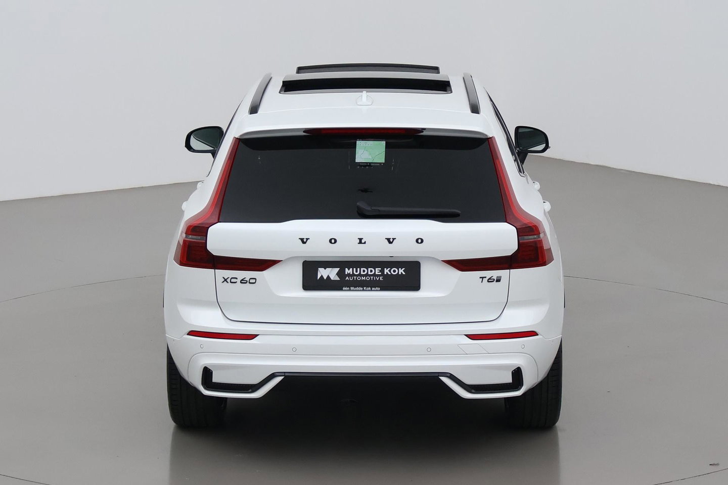 Volvo XC60 T6 Plug-in hybrid Plus Black Edition | ACC | Bowers&Wilkins | Panoramadak | Trekhaak | 360° Camera | Massage+Ventilatie | Head-Up | 21 Inch