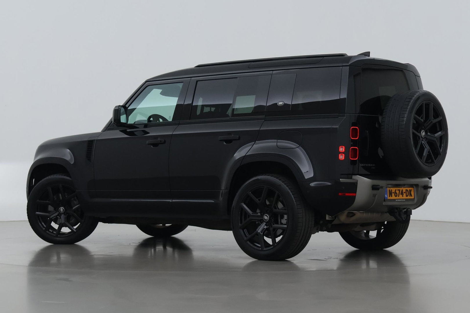Land Rover Defender 110 2.0 P400e 110 HSE | Luchtvering | Trekhaak | Meridian | Koelbox | 22 Inch Urban | 360° Camera