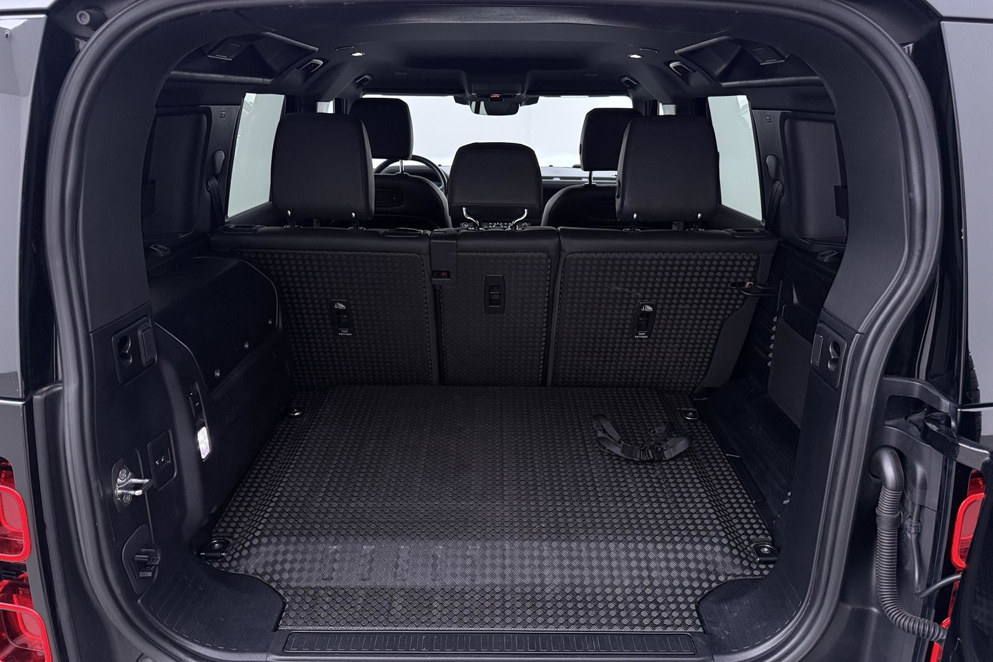 Land Rover Defender 110 2.0 P400e 110 HSE | Luchtvering | Trekhaak | Meridian | Koelbox | 22 Inch Urban | 360° Camera