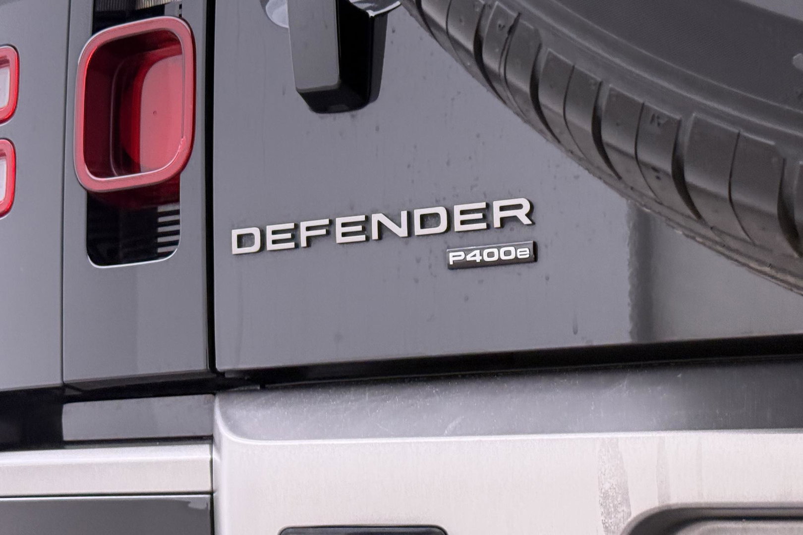Land Rover Defender 110 2.0 P400e 110 HSE | Luchtvering | Trekhaak | Meridian | Koelbox | 22 Inch Urban | 360° Camera