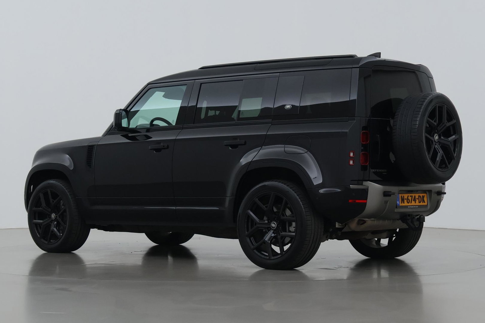Land Rover Defender 110 2.0 P400e 110 HSE | Luchtvering | Trekhaak | Meridian | Koelbox | 22 Inch Urban | 360° Camera