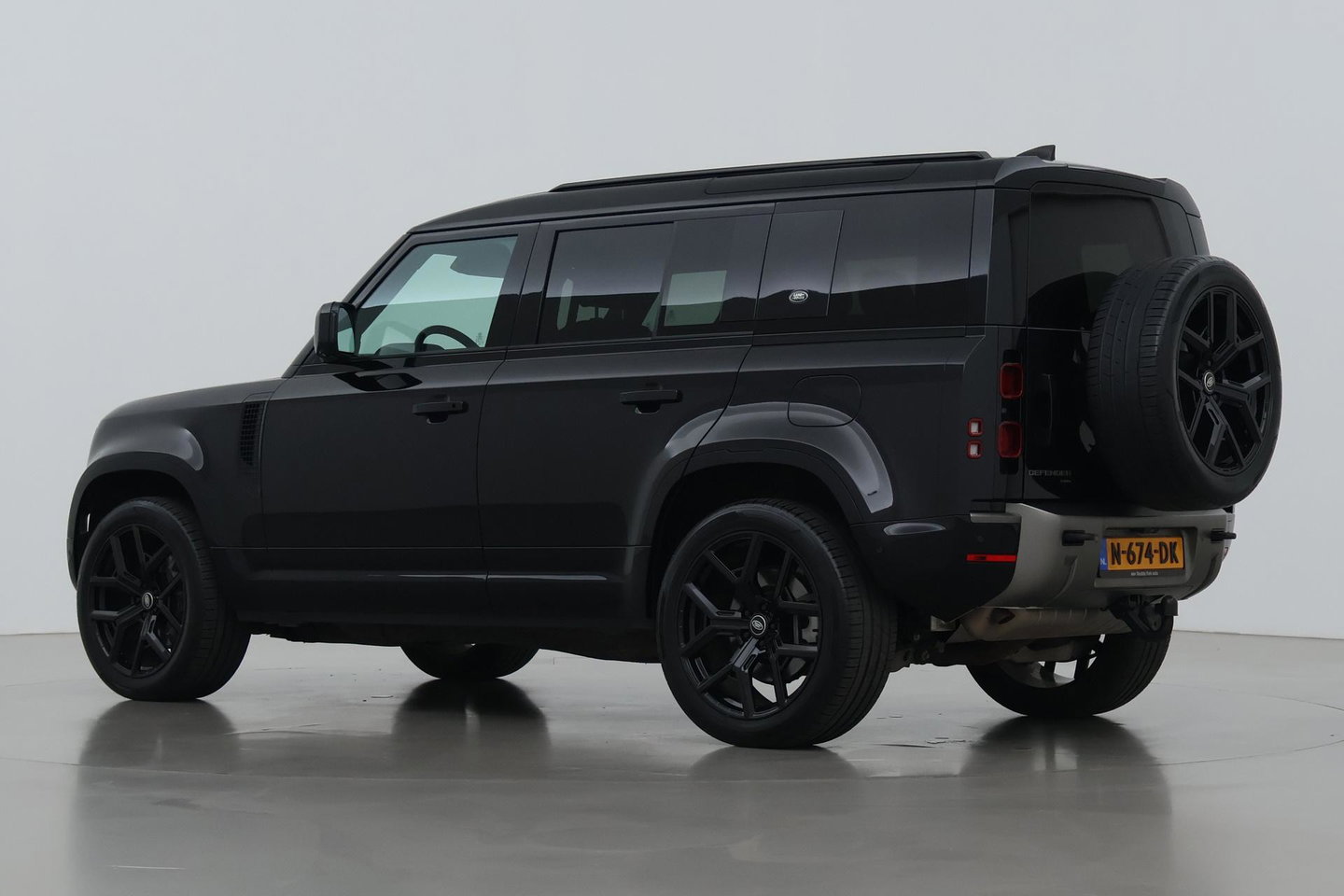 Land Rover Defender 110 2.0 P400e 110 HSE | Luchtvering | Trekhaak | Meridian | Koelbox | 22 Inch Urban | 360° Camera