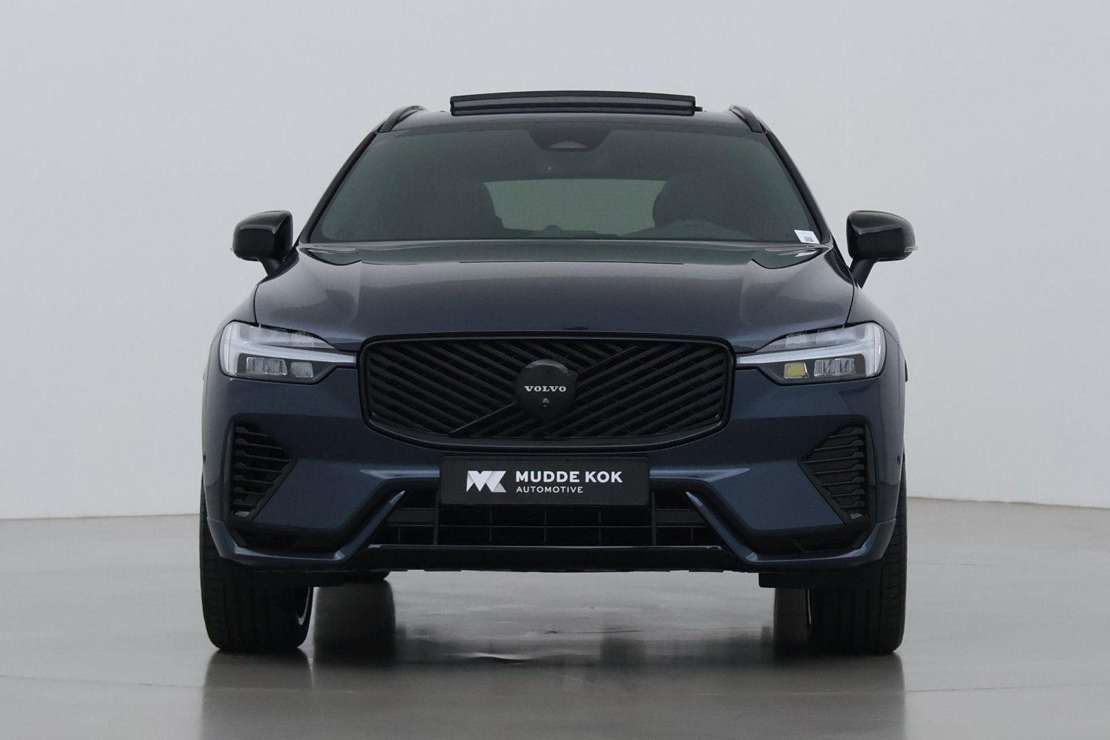 Volvo XC60 T6 Plug-in hybrid Plus Black Edition | ACC | Bowers&Wilkins | Panoramadak | Trekhaak | 360° Camera | Massage+Ventilatie | Head-Up | 21 Inch