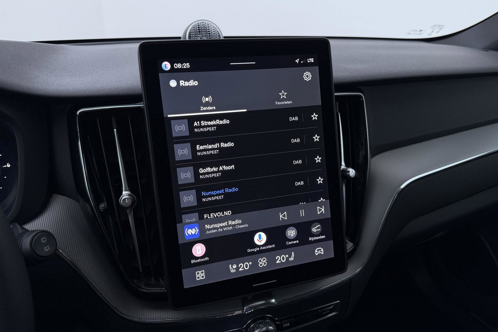 Volvo XC60 T6 Plug-in hybrid Plus Black Edition | ACC | Bowers&Wilkins | Panoramadak | Trekhaak | 360° Camera | Massage+Ventilatie | Head-Up | 21 Inch